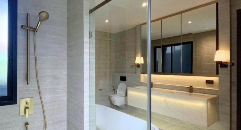 For rent 4 bedrooms house in Bang Kapi, Bangkok