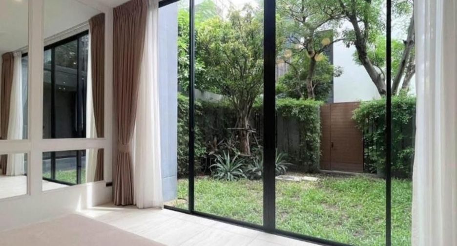 For rent 4 bedrooms house in Bang Kapi, Bangkok