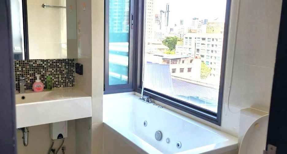 For sale 1 bed condo in Khlong Toei, Bangkok