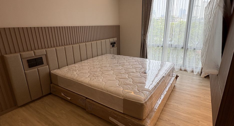 For rent 2 bedrooms apartment in Watthana, Bangkok