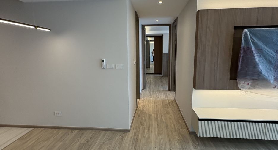 For rent 2 bedrooms apartment in Watthana, Bangkok