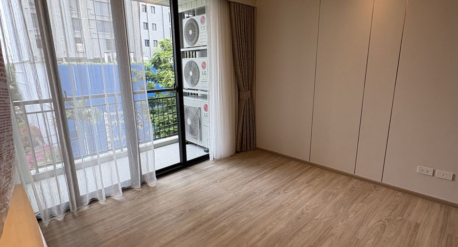For rent 2 bedrooms apartment in Watthana, Bangkok