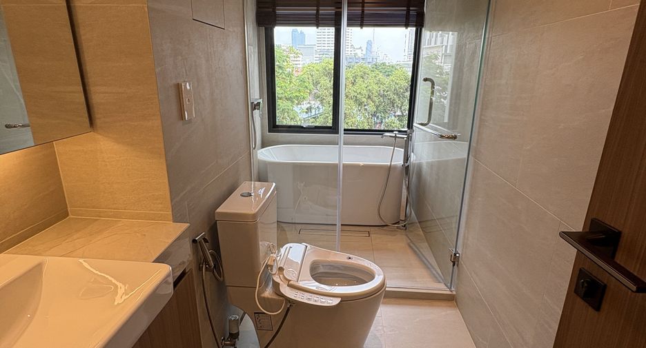 For rent 2 bedrooms apartment in Watthana, Bangkok