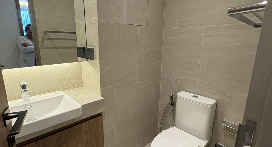 For rent 2 bedrooms apartment in Watthana, Bangkok
