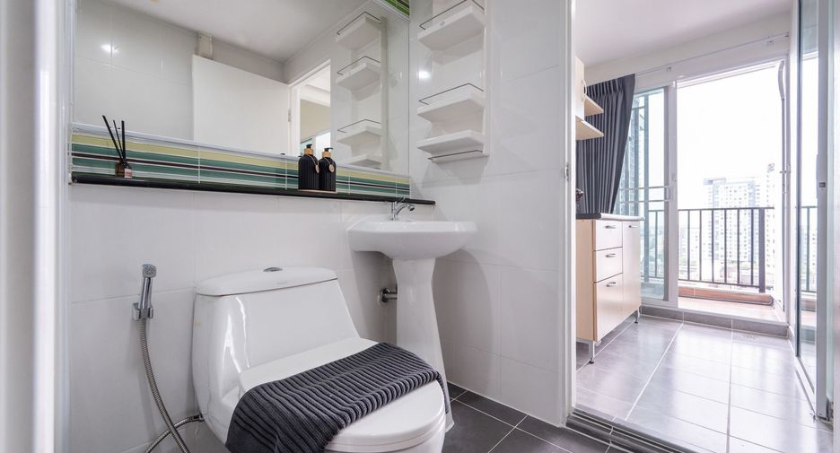 For sale studio condo in Phra Khanong, Bangkok