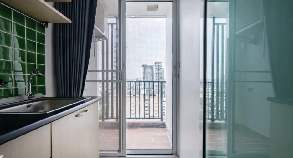For sale studio condo in Phra Khanong, Bangkok