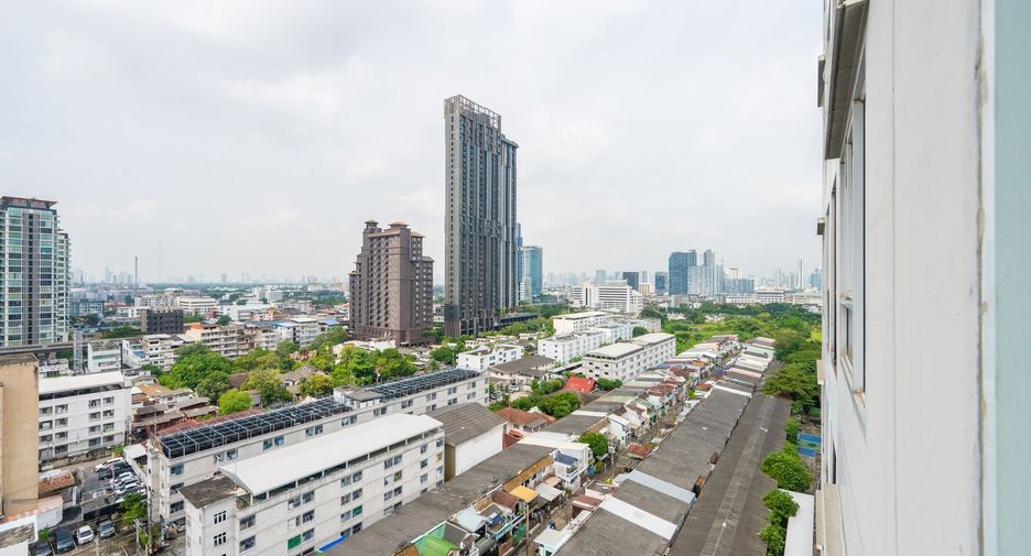 For sale studio condo in Phra Khanong, Bangkok