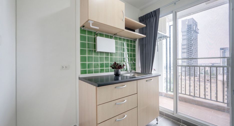 For sale studio condo in Phra Khanong, Bangkok