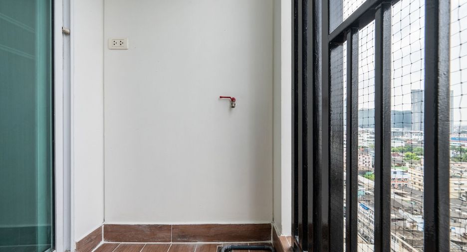 For sale studio condo in Phra Khanong, Bangkok