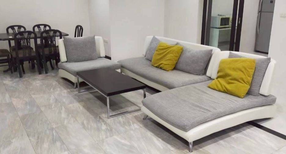 For rent 2 bedrooms condo in Khlong Toei, Bangkok