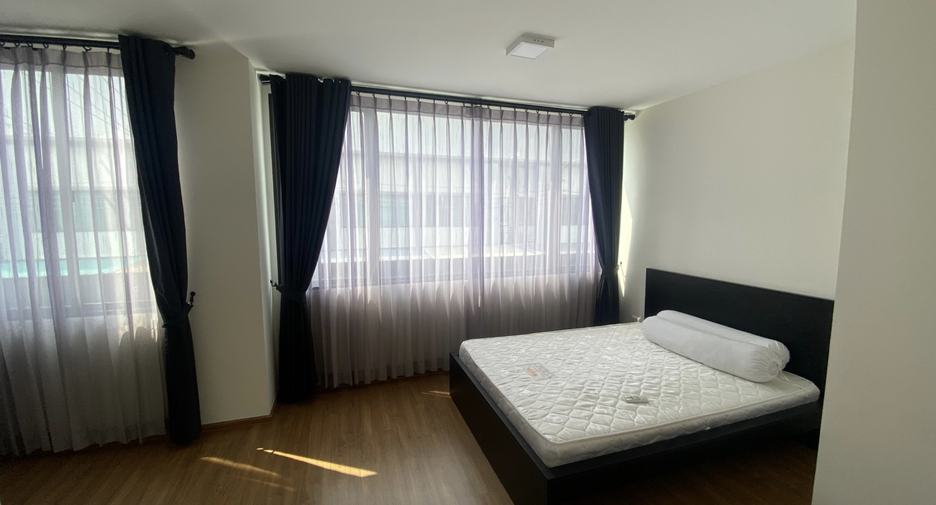 For rent 3 bedrooms townhouse in Prawet, Bangkok