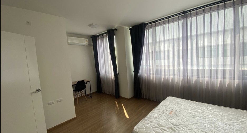 For rent 3 bedrooms townhouse in Prawet, Bangkok