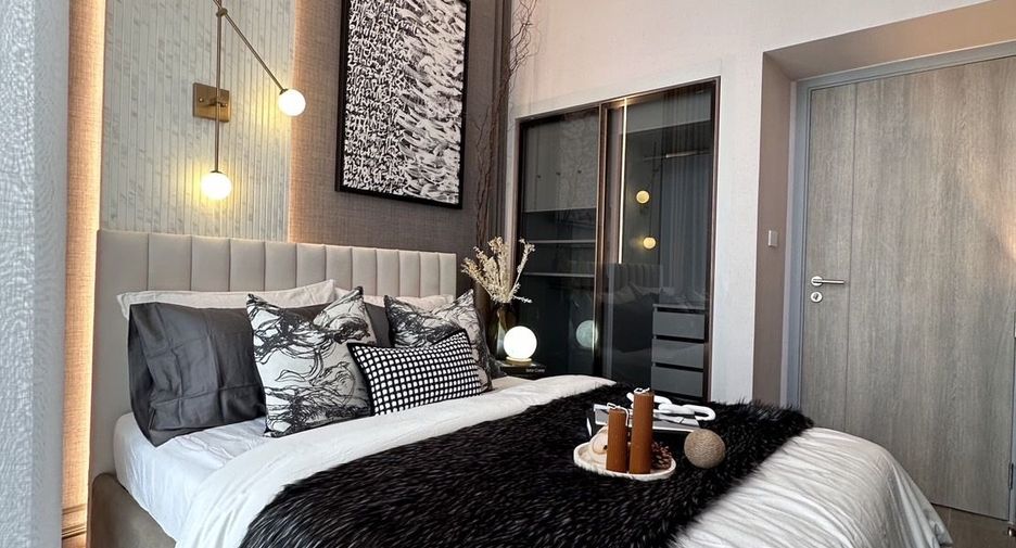 For rent 2 bedrooms condo in Huai Khwang, Bangkok