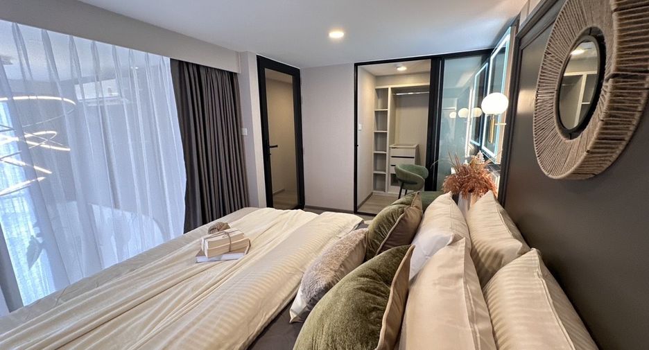 For rent 2 bedrooms condo in Huai Khwang, Bangkok