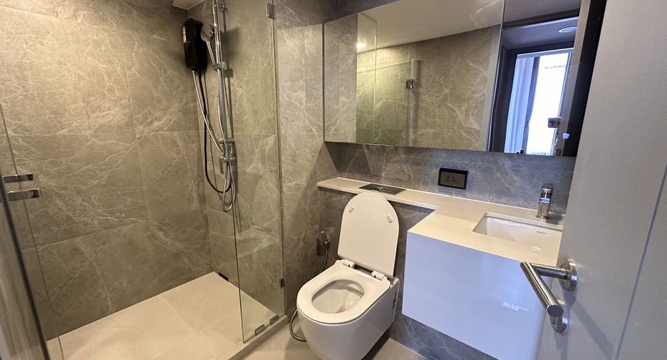 For rent 2 bedrooms condo in Huai Khwang, Bangkok