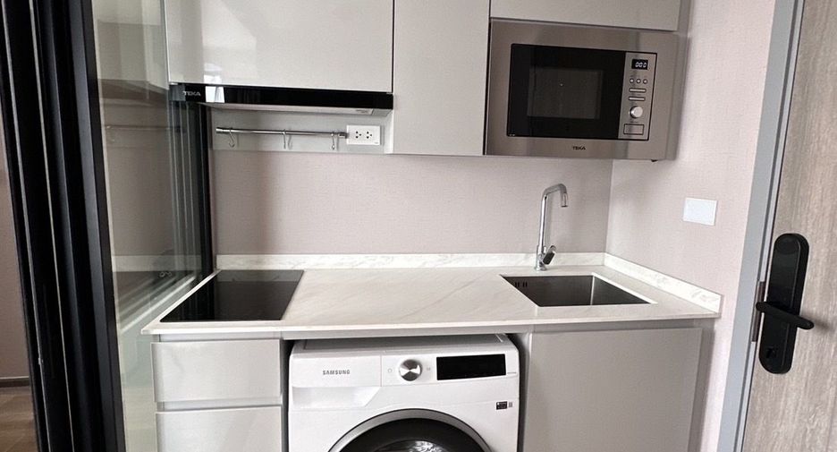 For rent 2 bedrooms condo in Huai Khwang, Bangkok