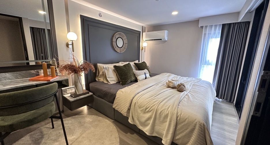 For rent 2 bedrooms condo in Huai Khwang, Bangkok