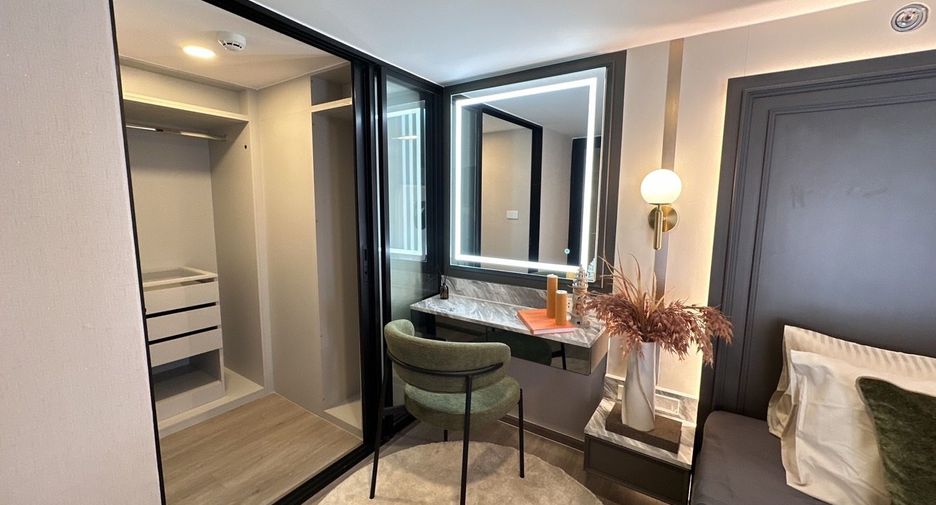 For rent 2 bedrooms condo in Huai Khwang, Bangkok