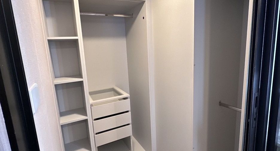 For rent 2 bedrooms condo in Huai Khwang, Bangkok
