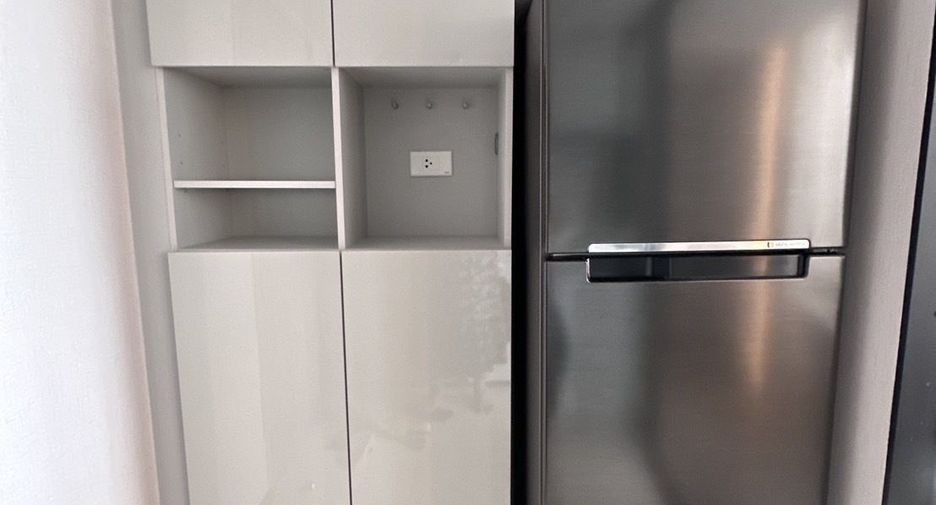 For rent 2 bedrooms condo in Huai Khwang, Bangkok