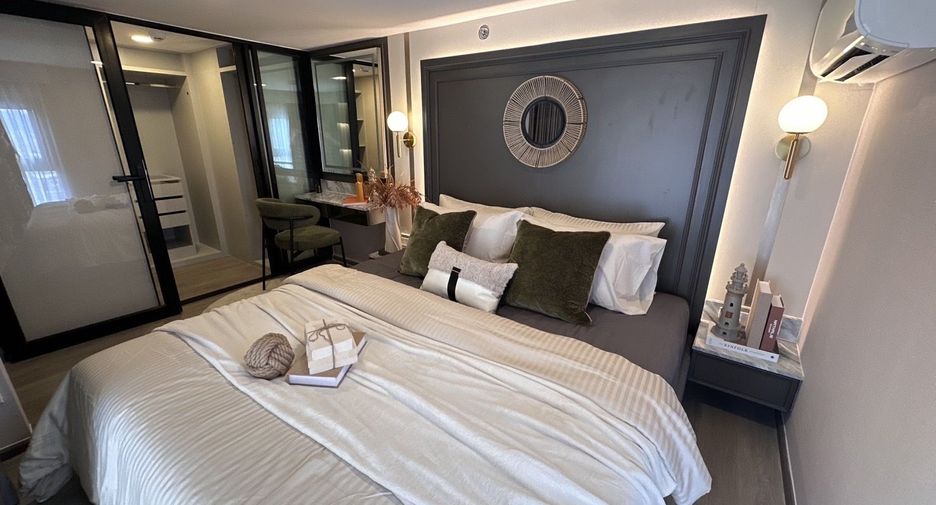For rent 2 bedrooms condo in Huai Khwang, Bangkok