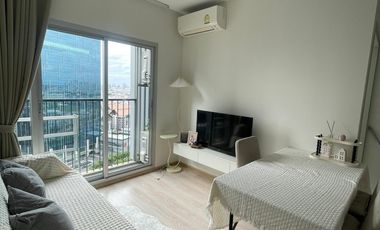 For rent 2 bedrooms condo in Huai Khwang, Bangkok