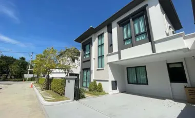 Casa en alquiler de 3 habitaciones en Bang Phli, Samut Prakan