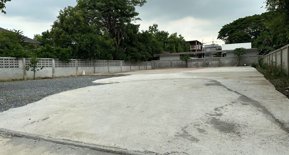 出售 土地 在 Bang Khen, 曼谷