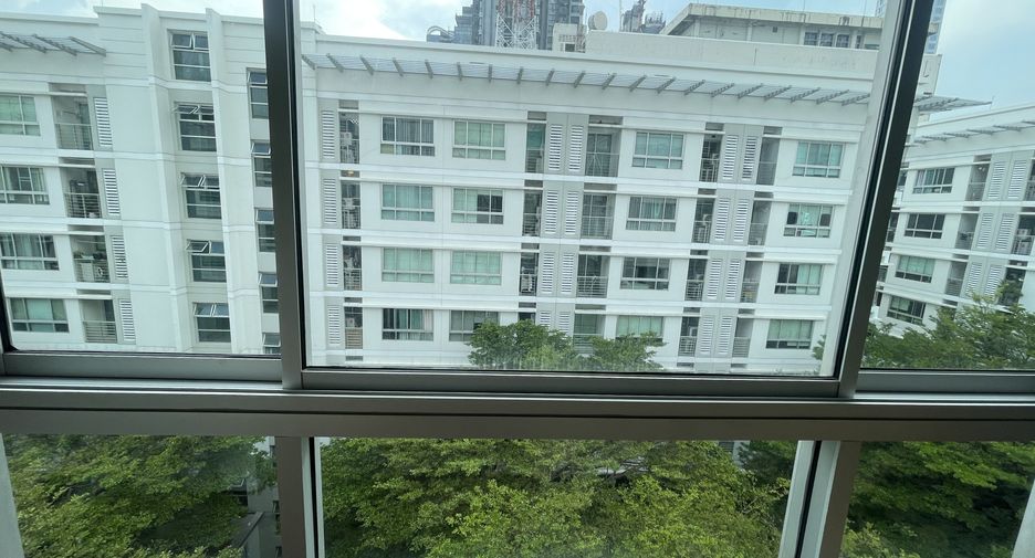 For sale 2 bedrooms condo in Phra Khanong, Bangkok