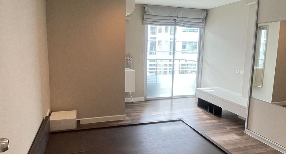 For sale 2 bedrooms condo in Phra Khanong, Bangkok