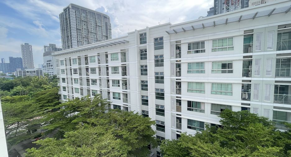 For sale 2 bedrooms condo in Phra Khanong, Bangkok