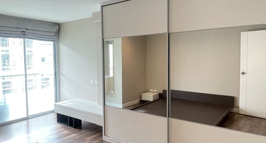 For sale 2 bedrooms condo in Phra Khanong, Bangkok