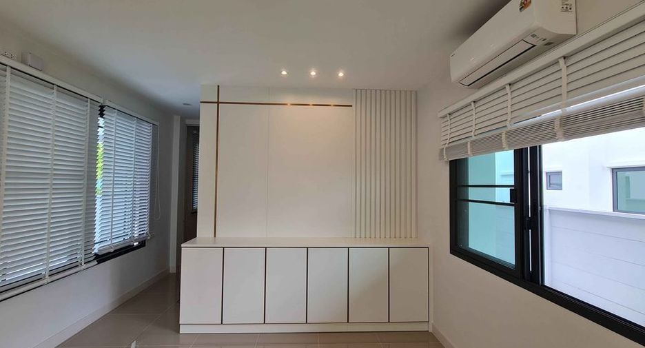 Casa en alquiler de 3 habitaciones en Bang Phli, Samut Prakan