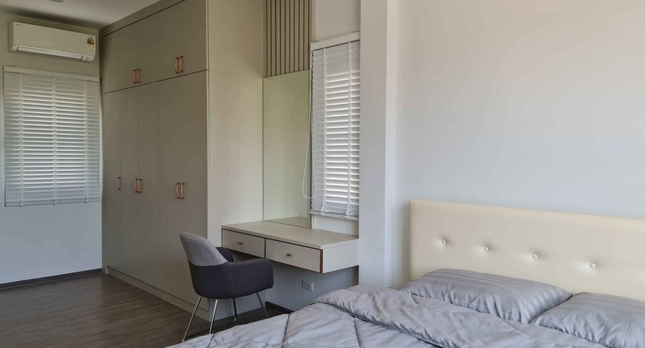 Casa en alquiler de 3 habitaciones en Bang Phli, Samut Prakan