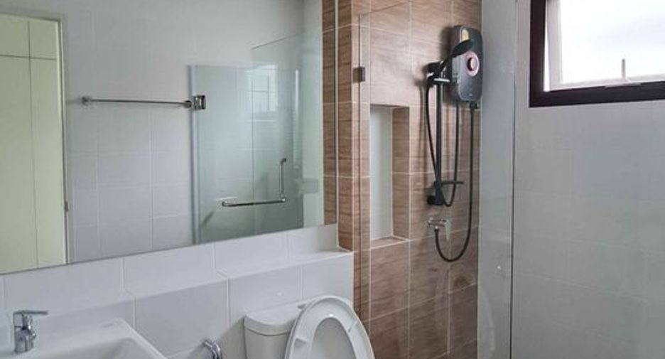 Casa en alquiler de 3 habitaciones en Bang Phli, Samut Prakan