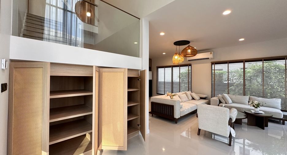 Haus zur Miete mit 4 Zimmer in Bang Kapi, Bangkok