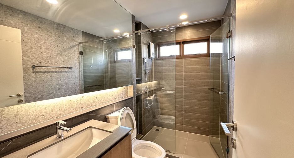 Haus zur Miete mit 4 Zimmer in Bang Kapi, Bangkok