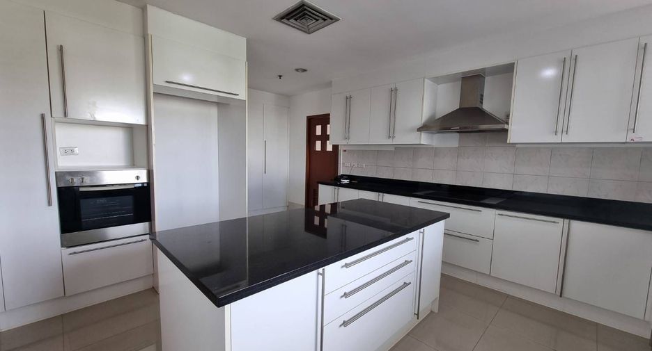 For rent 3 bedrooms apartment in Sathon, Bangkok