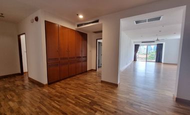For rent 3 bedrooms apartment in Sathon, Bangkok