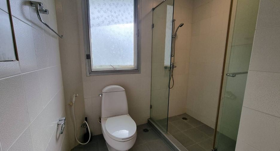 For rent 3 bedrooms apartment in Sathon, Bangkok