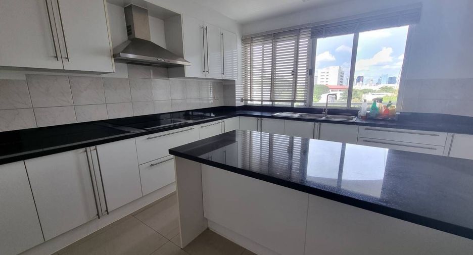 For rent 3 bedrooms apartment in Sathon, Bangkok