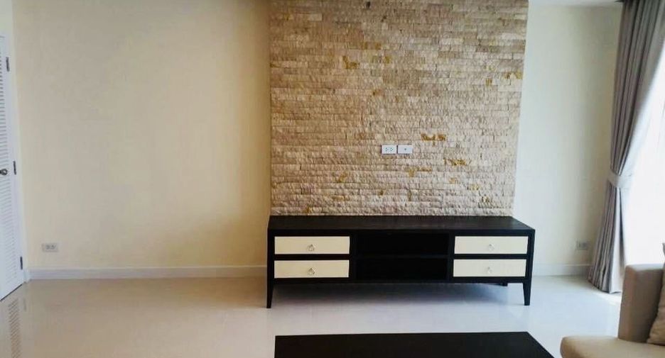 For rent 2 bedrooms condo in Yan Nawa, Bangkok