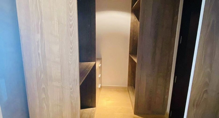 For rent 2 bedrooms condo in Yan Nawa, Bangkok