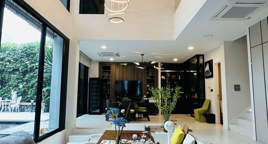 À louer 4 chambres maison à Saphan Sung, Bangkok