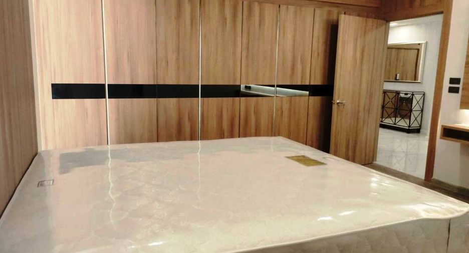 For rent 3 bedrooms condo in Khlong Toei, Bangkok