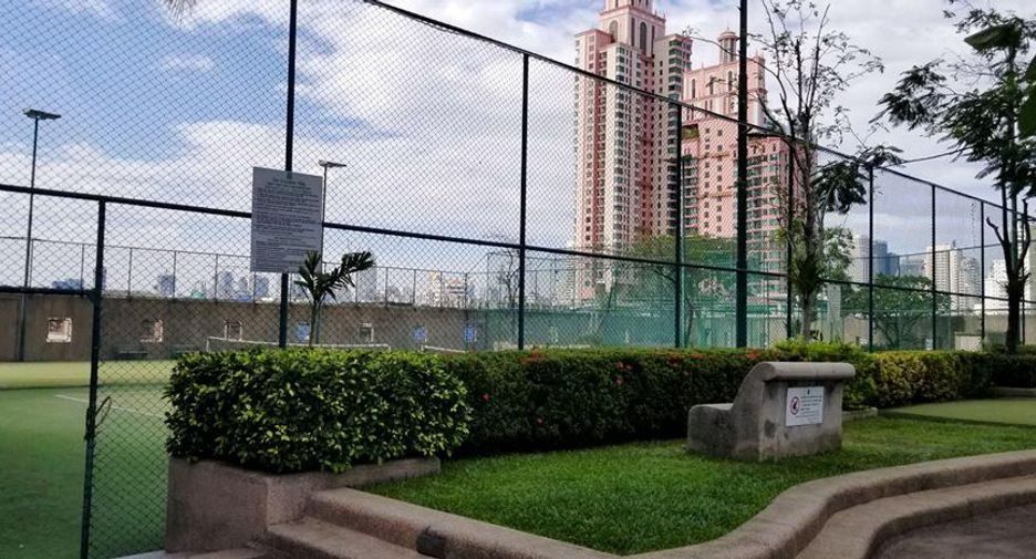 For rent 3 bedrooms condo in Khlong Toei, Bangkok