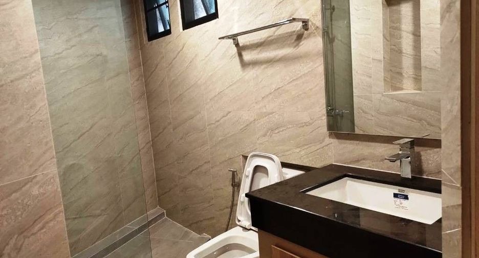 For rent 3 bedrooms condo in Khlong Toei, Bangkok