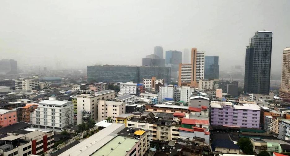 For rent 3 bedrooms condo in Khlong Toei, Bangkok