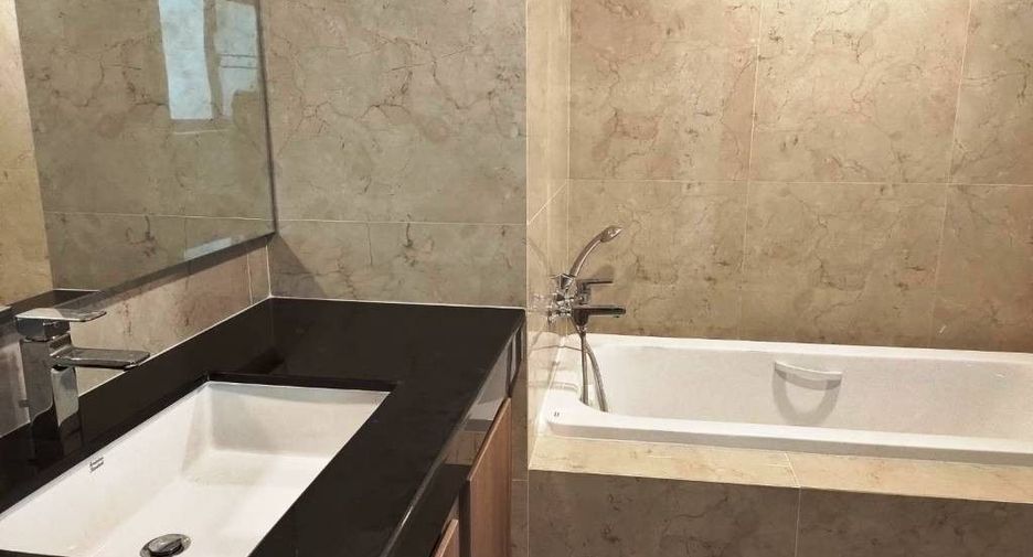For rent 3 bedrooms condo in Khlong Toei, Bangkok