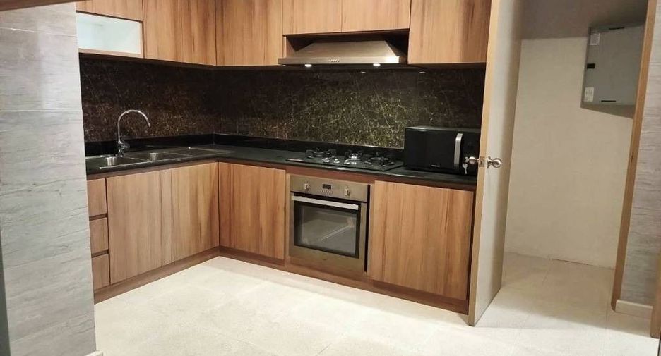 For rent 3 bedrooms condo in Khlong Toei, Bangkok